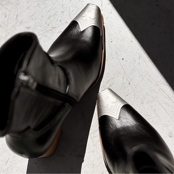 NEW Black PU Leather Metal Cap Toe Block Heel
Cowgirl Cowboy Western Ankle Boots - Picture 12 of 13